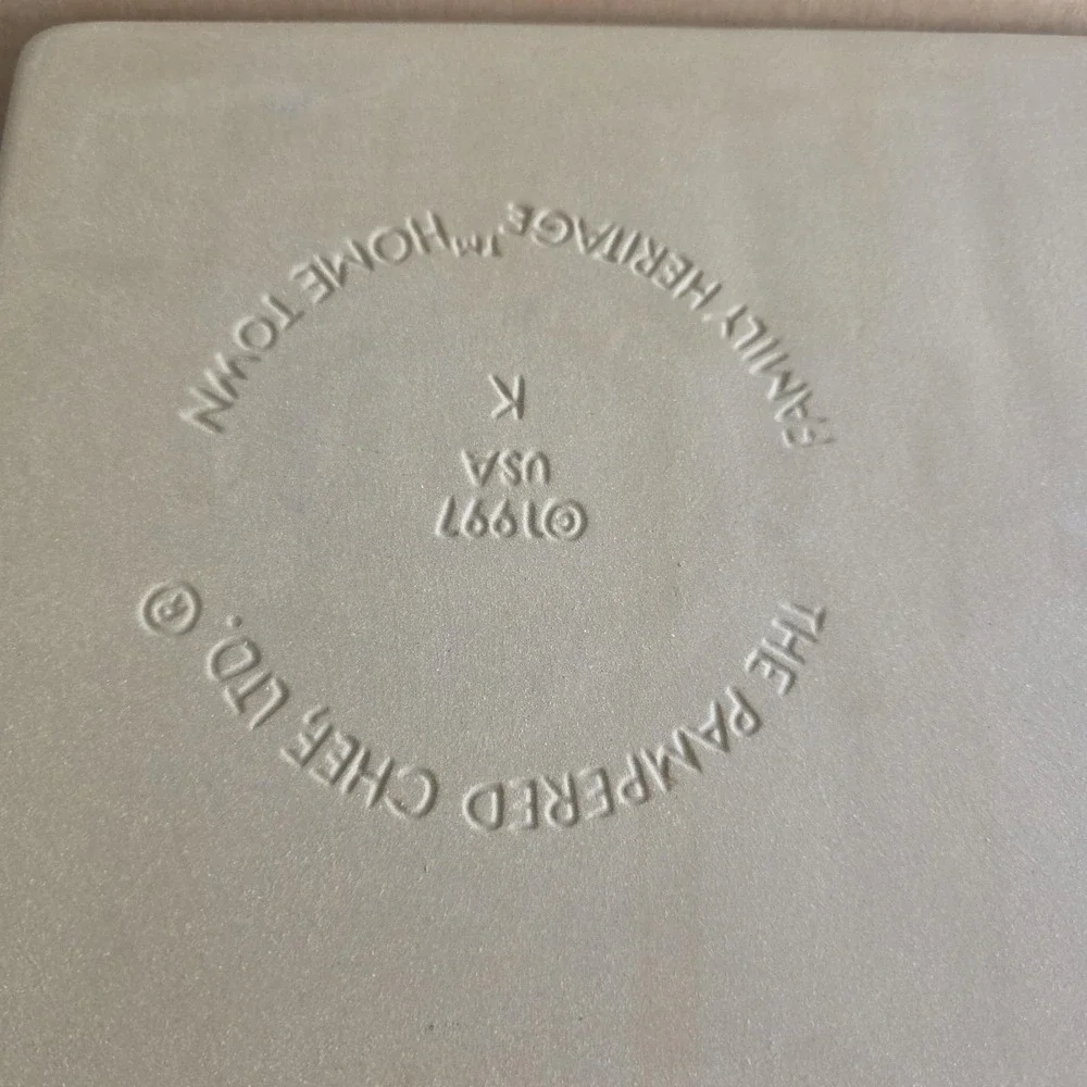 VTG '97 Pampered Chef Stoneware Gingerbread Mold #1805 w/ Box School/Post Office